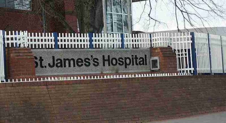 St. James's Hospital - Picture of South Circular Road (Dublin) entrance to St. James's Hospital, tags: der - CC BY-SA