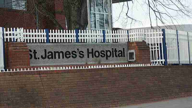 St. James's Hospital - Picture of South Circular Road (Dublin) entrance to St. James's Hospital, tags: der - CC BY-SA